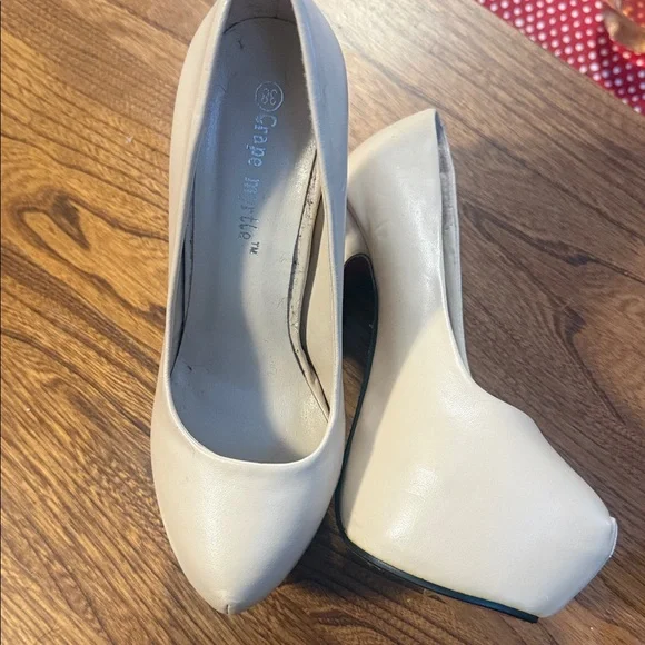 Platform Cream Pumps - Picture 3 of 3